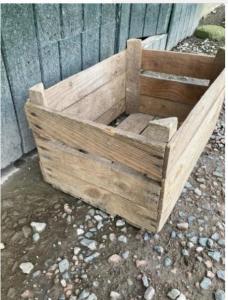 Wanted apple boxes boards.