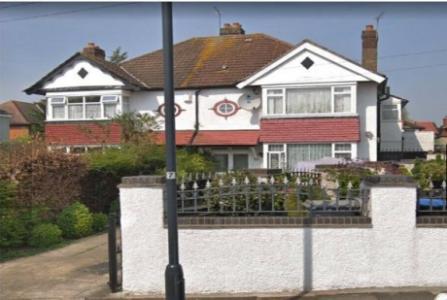 5 bedroom semi-detached located in the hard of Kingsbury Nw9