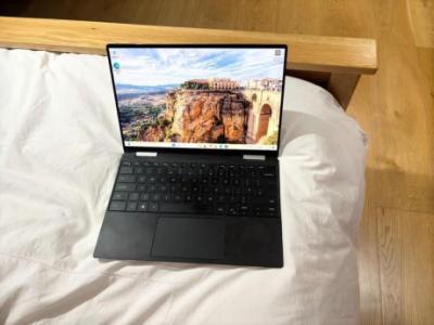 Dell XPS 13 7390 2 in 1 Laptop + tablet