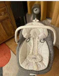 Nearly new, Joie Baby Serina 2 in 1 Swing & Rocker