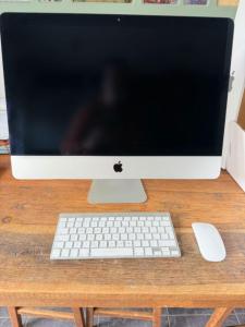 Apple iMac 21.5" (2015)