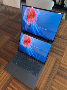 ASUS Zenbook Duo UX8406