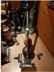 gold Dyson DC39 Vacuum Cleaner bagless tools 1 week guarantee no texing phone only with h