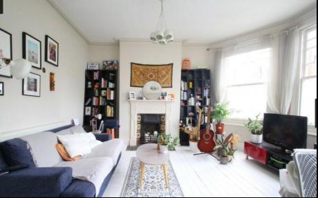 Chain free! Hane Estate Agents Offer a 1 Bedroom First Floor Flat Converted From a Victorian House