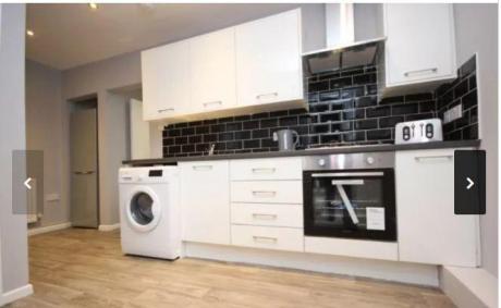 FOR SALE 4 BED HMO IN SALFORD CLOSE TO UNIVERSITY POPULAR LoCATION