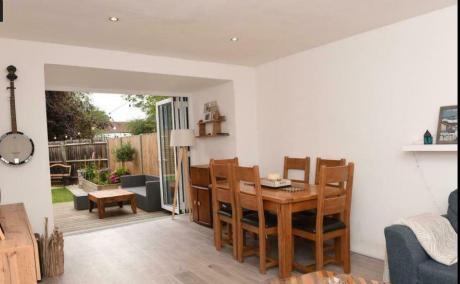 3 bedroom house in Scrutton Close, London