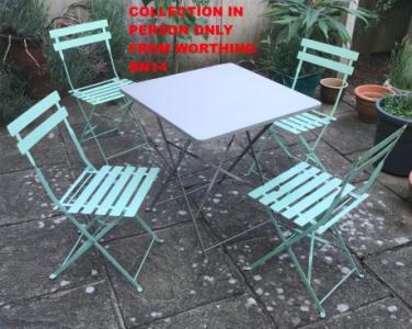 TABLE &4 CYAN CHAIRS