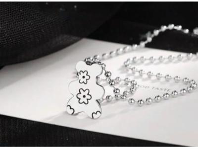 RETRO FLOWER BEAR PENDANT NECKLACE