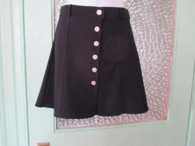 BLACK BUTTON THROUGH SHORT SKIRT