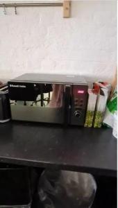 Russell Hobs ~800W Microwave Oven, in perfect condition
